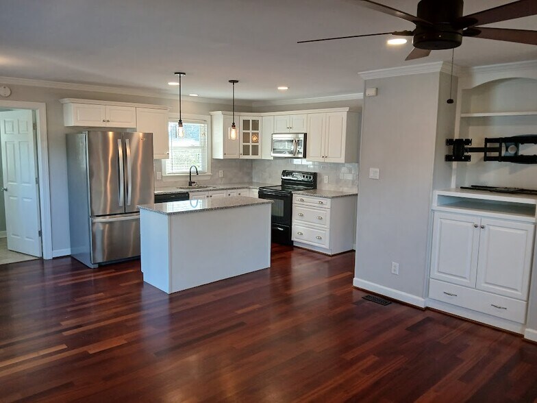 open floor plan - 4008 Lebanon Rd
