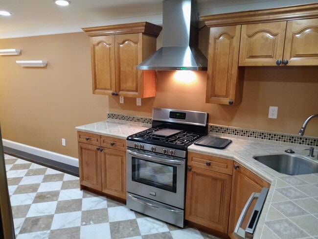 Building Photo - 5501 Brooklyn Ave NE