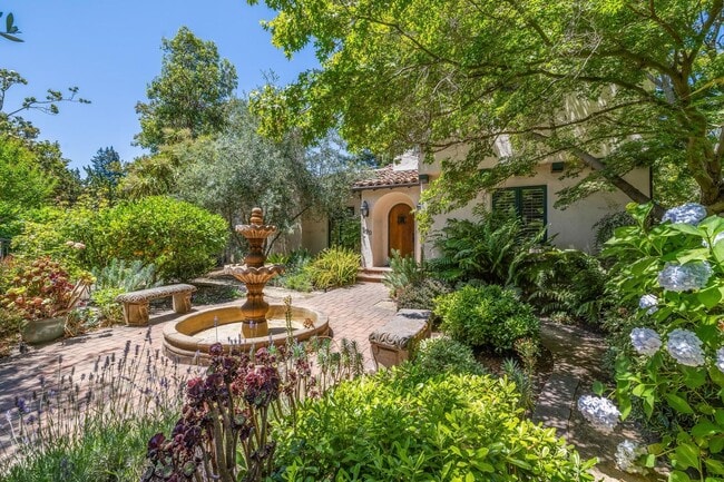 Building Photo - Mediterranean Beauty in Crescent Park – 5B...