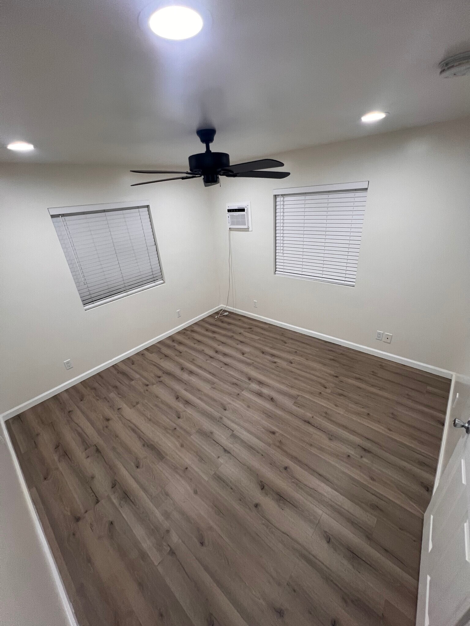 Bedroom - 2019 E Banyan St