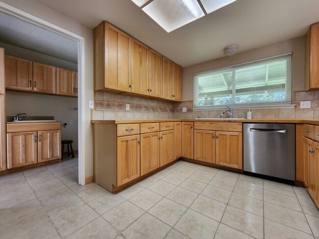 Building Photo - Lovely Bennett Valley Home in a Cul-De-Sac