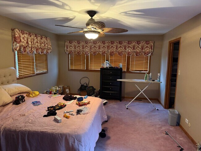 Building Photo - 229 Shea Dr