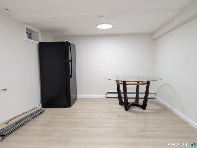 Building Photo - 186 Marigold Ave