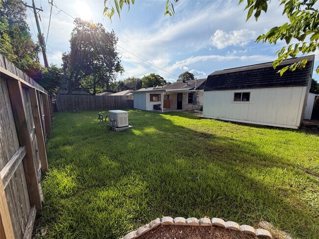 Building Photo - 7603 Grape St