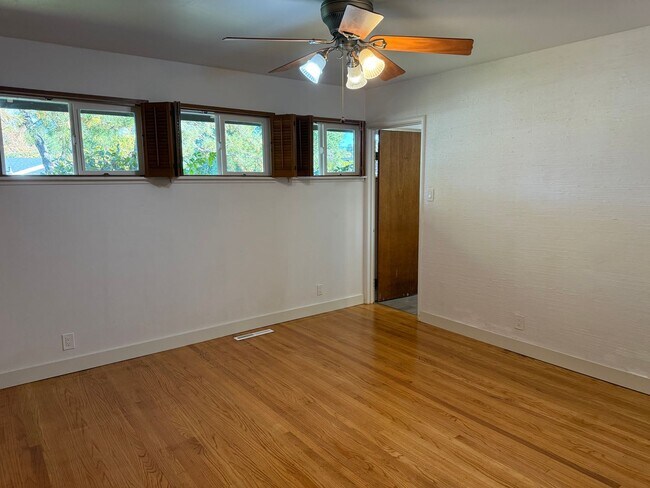 Building Photo - Desirable St Francis Neighborhood