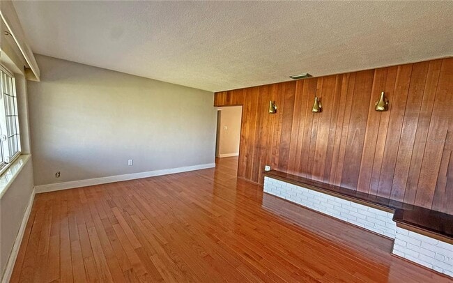Building Photo - 4605 S Grady Ave