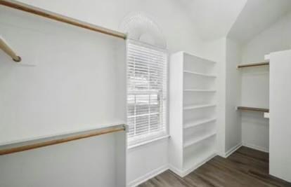 Building Photo - 519 Summertree Dr