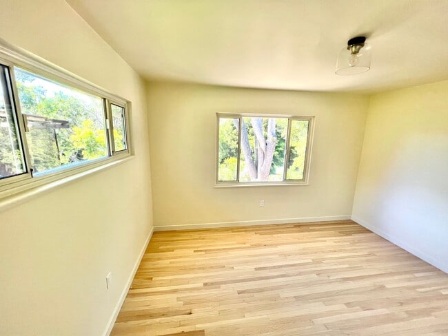 Building Photo - Beautifully Remodeled 2 Story Home In Cold...