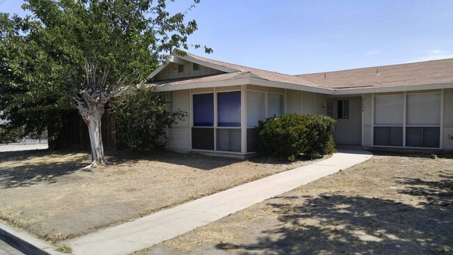 Primary Photo - 2 Bedroom, 2 Bathroom Duplex in Hemet - Av...