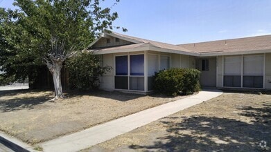 Building Photo - 2 Bedroom, 2 Bathroom Duplex in Hemet - Av...