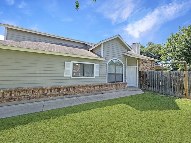 Building Photo - 10203 Sunset Field Dr