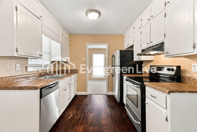 Building Photo - 1412 Highland Dr