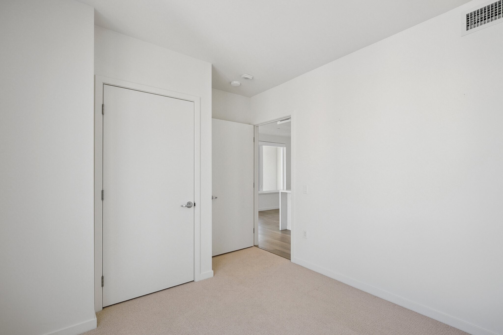 Building Photo - 10 Innes Ct
