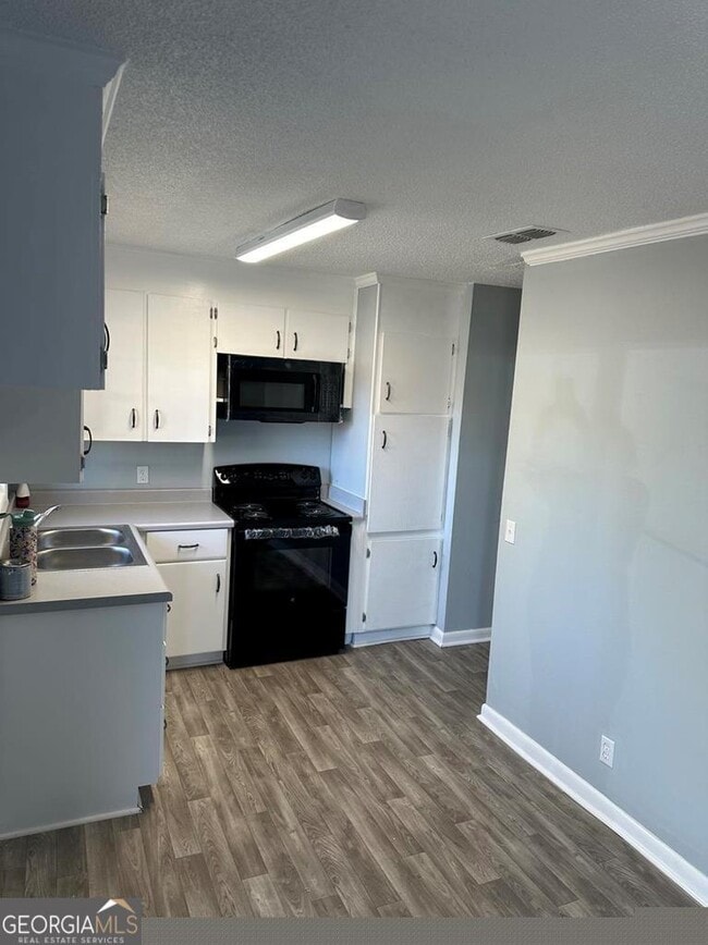 Building Photo - 1220 Poplar St