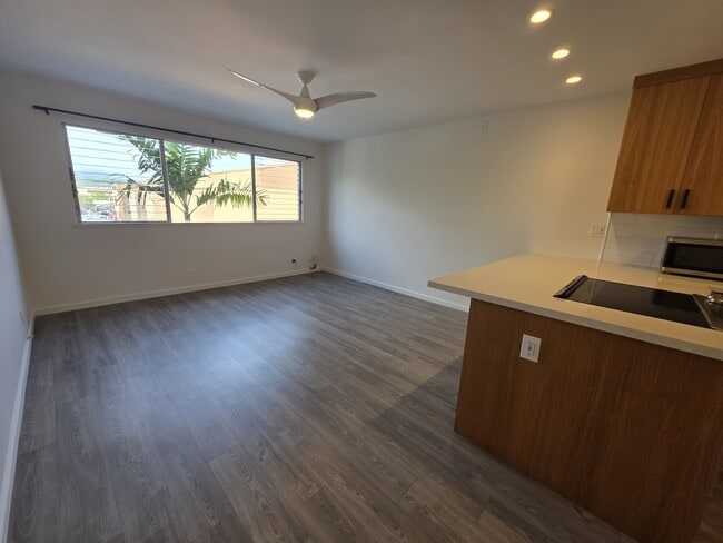 Building Photo - 350 Aoloa St