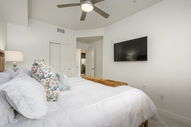 Building Photo - 5450 E Deer Valley Dr