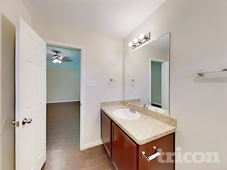 Building Photo - 21419 Palma Grove Way