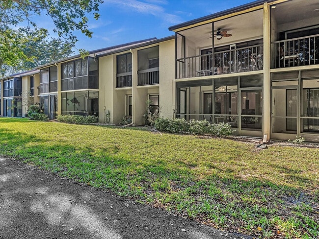 Building Photo - 5087 Oakhill Ln