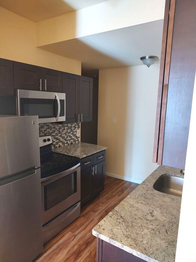 Building Photo - 1507 W Stiles St