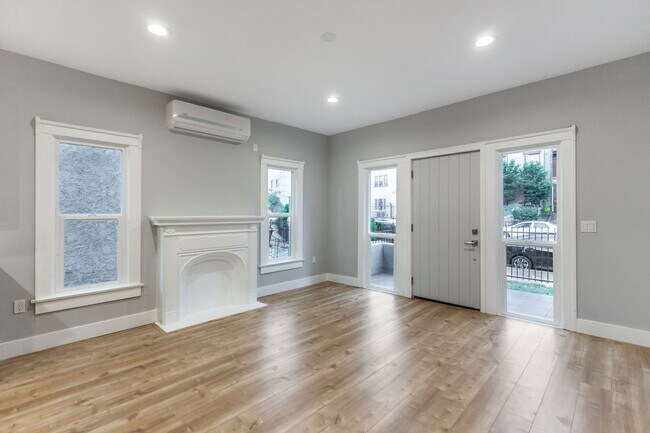 Building Photo - 413 N Coronado St