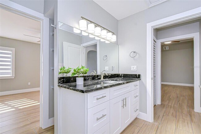 Building Photo - 5737 Shore Blvd S