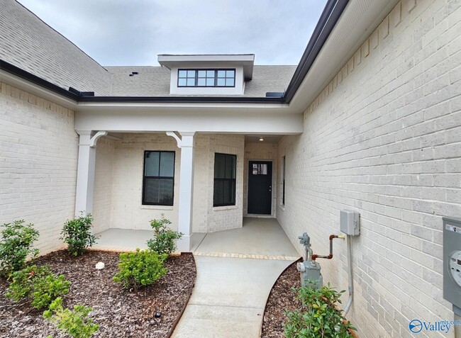 Building Photo - 137 Rugby Dr