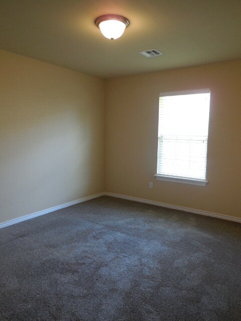 Building Photo - Two Living Areas!!! Spacious Three Bedroom Home in the Woodcreek Addition... Minutes from Campus,...