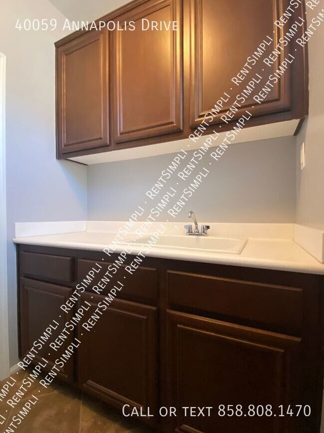 Building Photo - 40059 Annapolis Dr