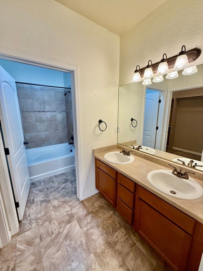 Building Photo - Fantastic 2 Bedroom, 2 Bath Ground Level Condo With Detached Garage in Loveland, Colorado