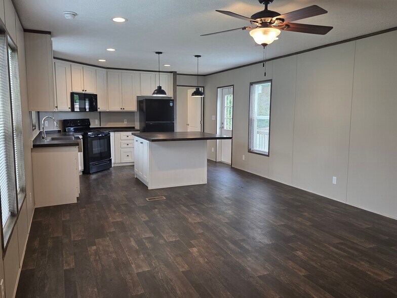 Building Photo - 4049 Trout Ln