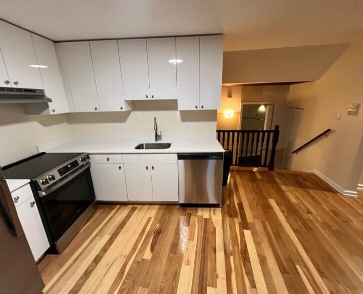 Building Photo - 25 Bow St