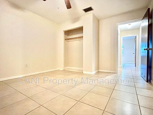 Building Photo - 532 Park Ave