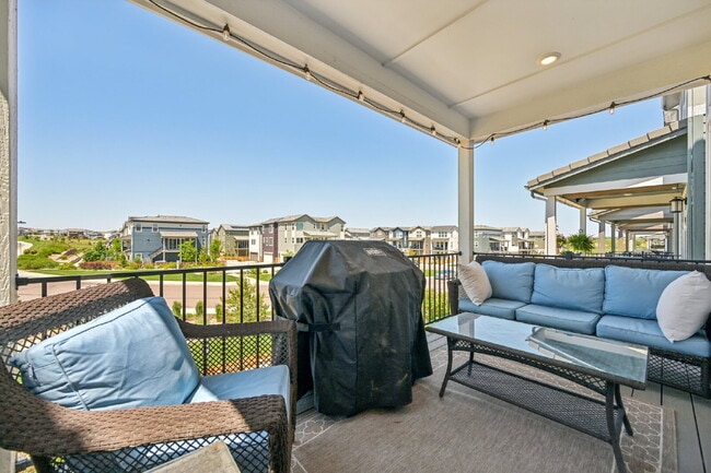 Building Photo - "Experience Spacious Comfort: 4-Bed, 3.5-Bath Retreat on Gladshine Drive!"