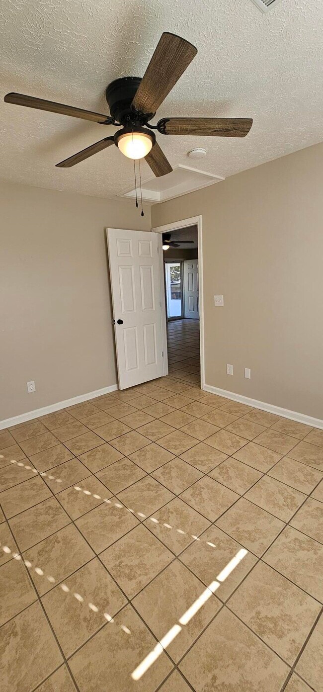 Building Photo - 811 17th Ave