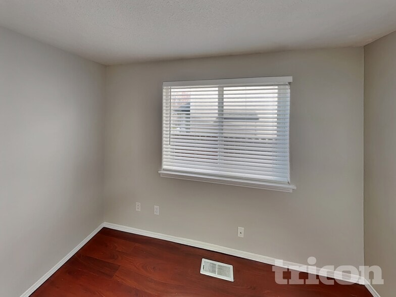 Building Photo - 16312 NE 12th St