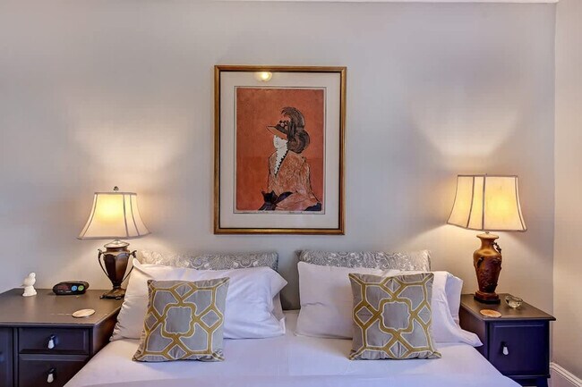 Building Photo - 800 Magnolia Ave