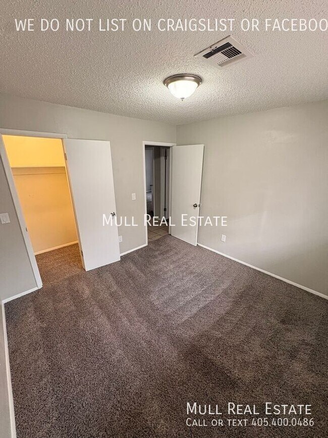 Building Photo - 5704 NW 33rd St