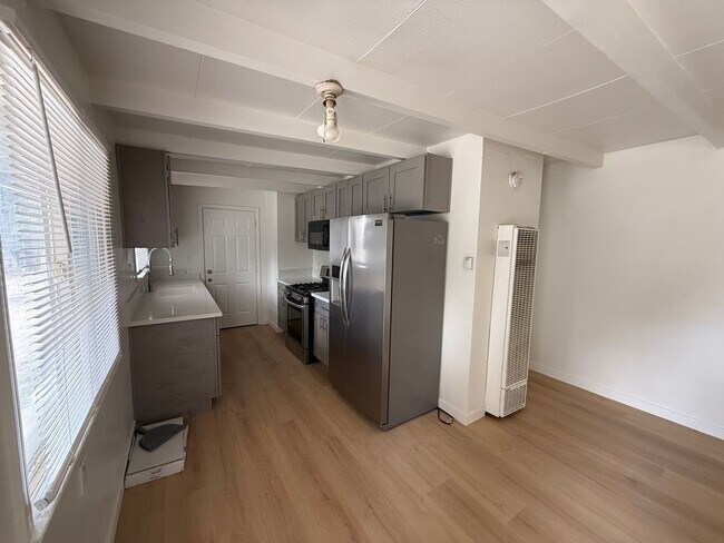Building Photo - 40360 Mayberry Ave