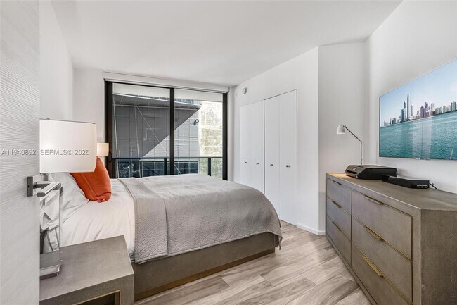 Building Photo - 801 S Miami Ave