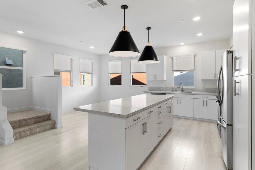 Building Photo - 2700 E Chaucer