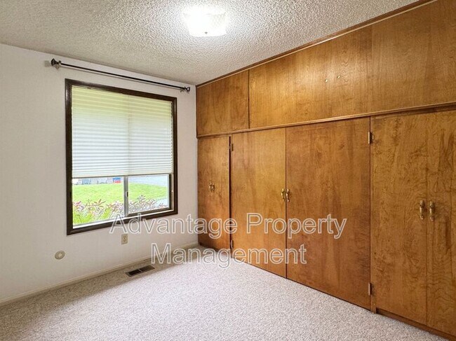 Building Photo - 2350 NW Green Cir