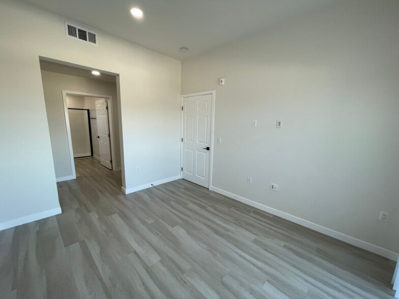 Building Photo - 2341 Ulric St