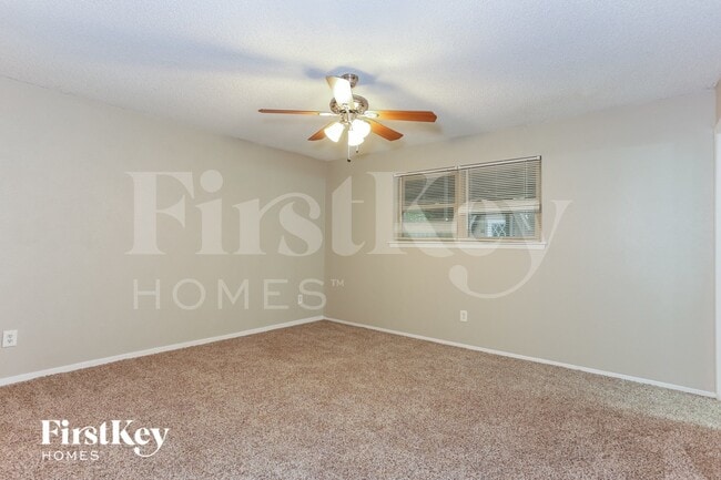 Building Photo - 604 Circleview Dr