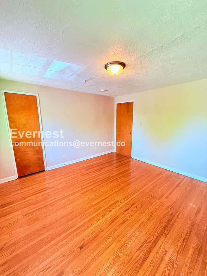 Building Photo - 1789 Kings Ct