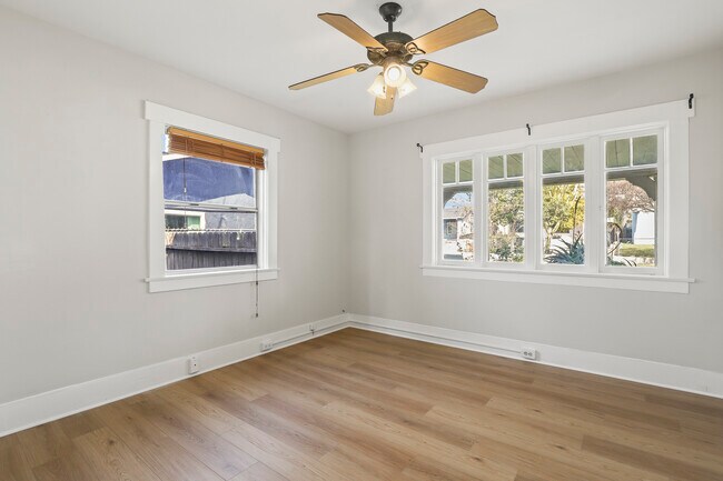 Den - 490 MacDonald St