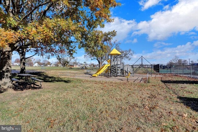 Building Photo - 2857 Plainfield Rd