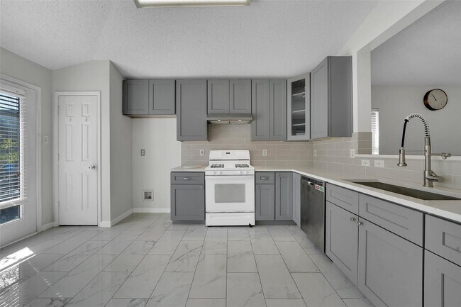 Building Photo - 3 Bed Brick in Watauga, TX