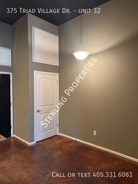 Building Photo - 375 Triad Village Dr
