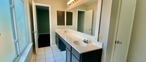Building Photo - 1801 Apache Trail