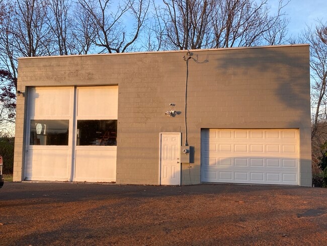 Building Photo - 203 Oakvale Rd
